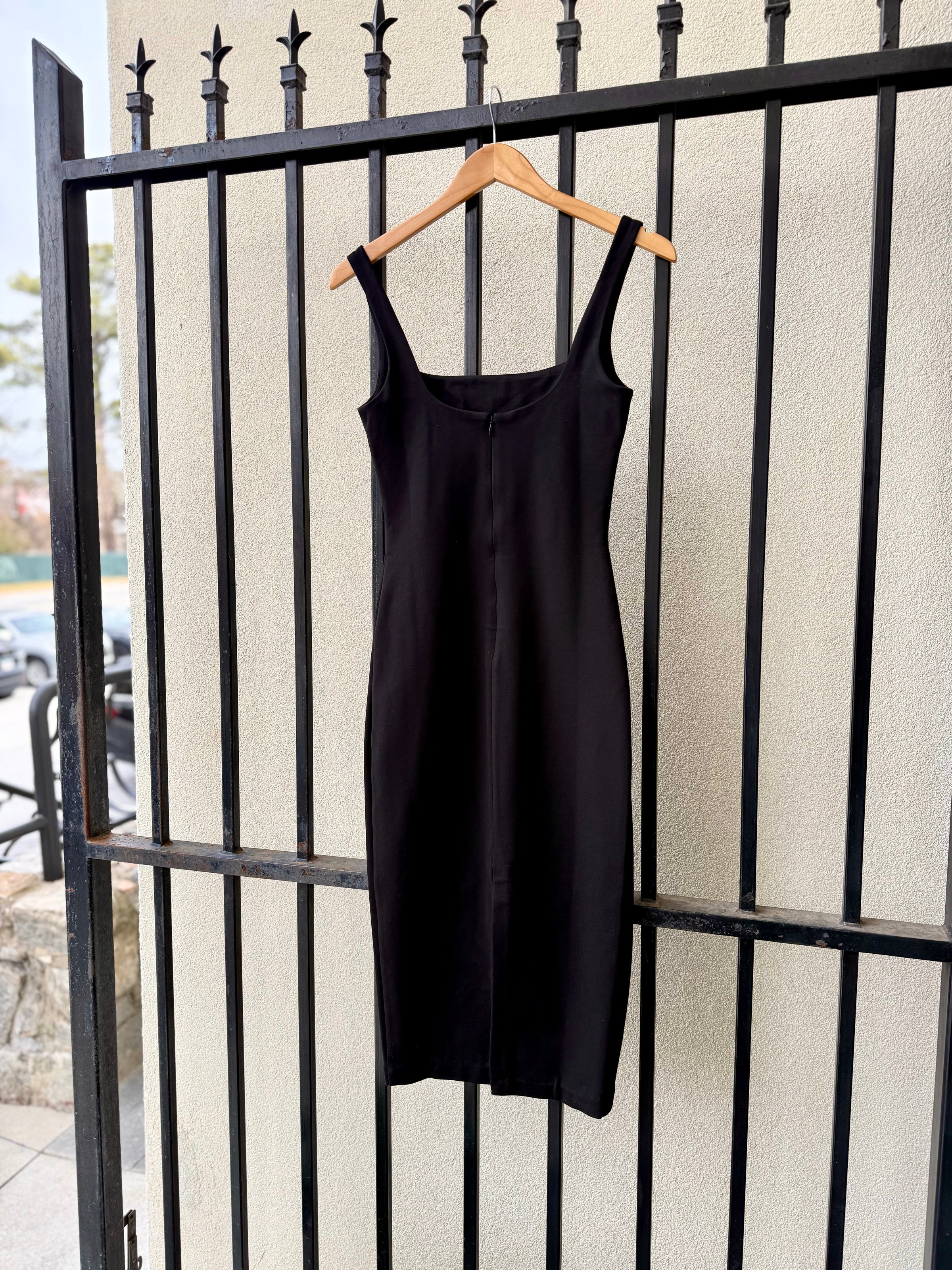 MR-22985-amanda-uprichard-jonah-dress-in-black-1