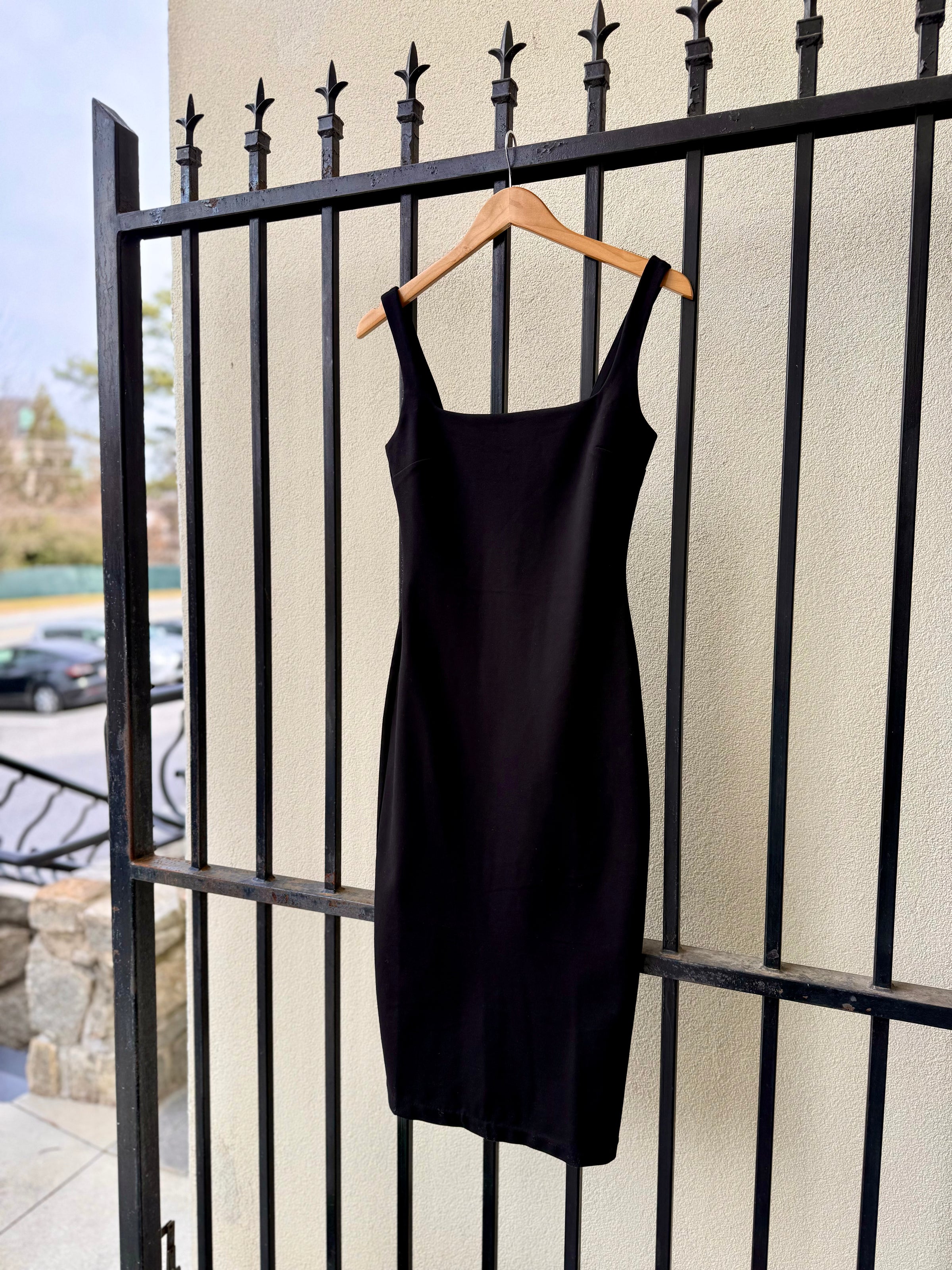 MR-22985-amanda-uprichard-jonah-dress-in-black-1