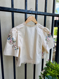 MR9537-T-moon-river-tie-front-pleat-top-in-ivory-multi-1
