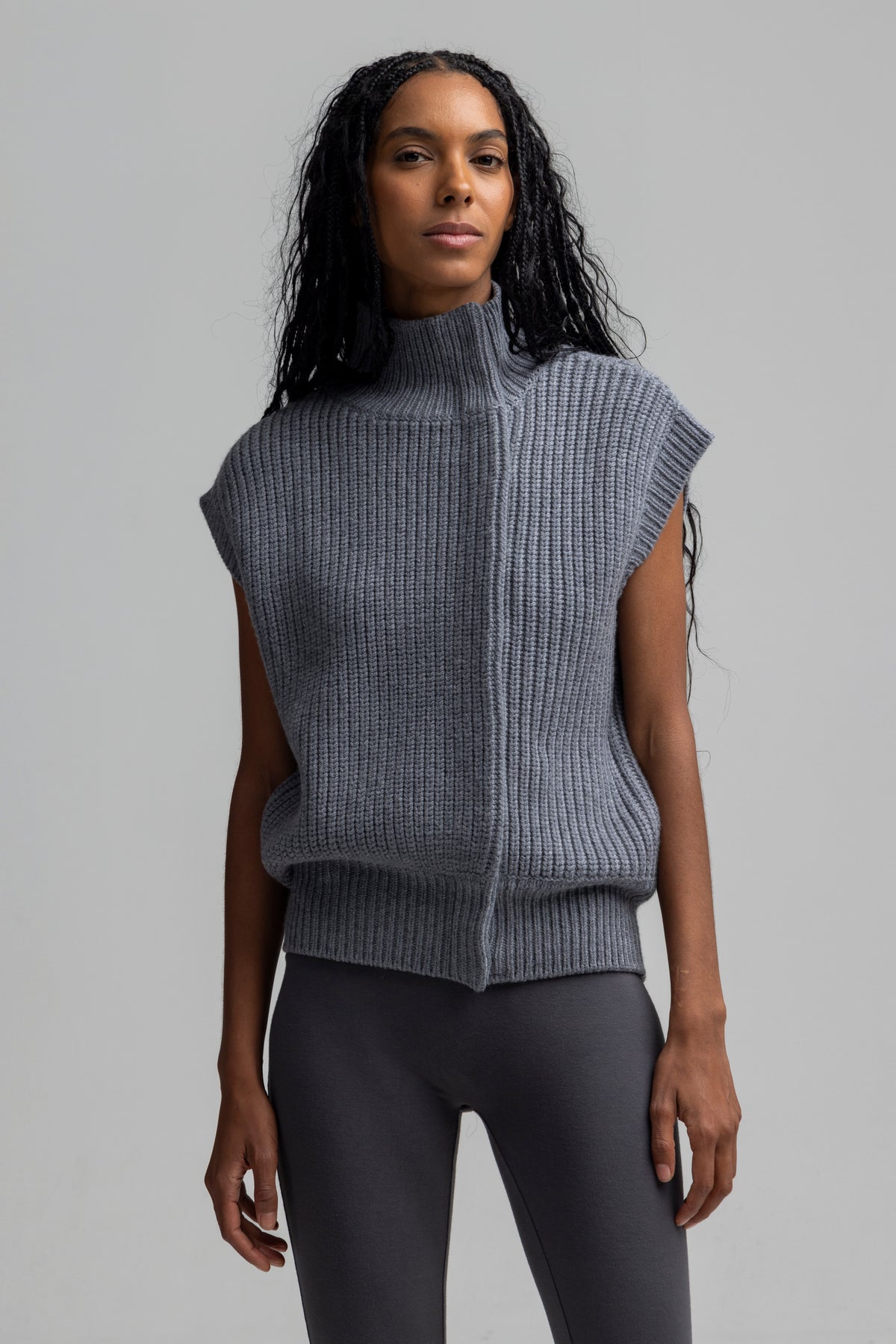 N108CS-new-form-perspective-chunky-stitch-reversible-sweater-vest-in-zinc-1