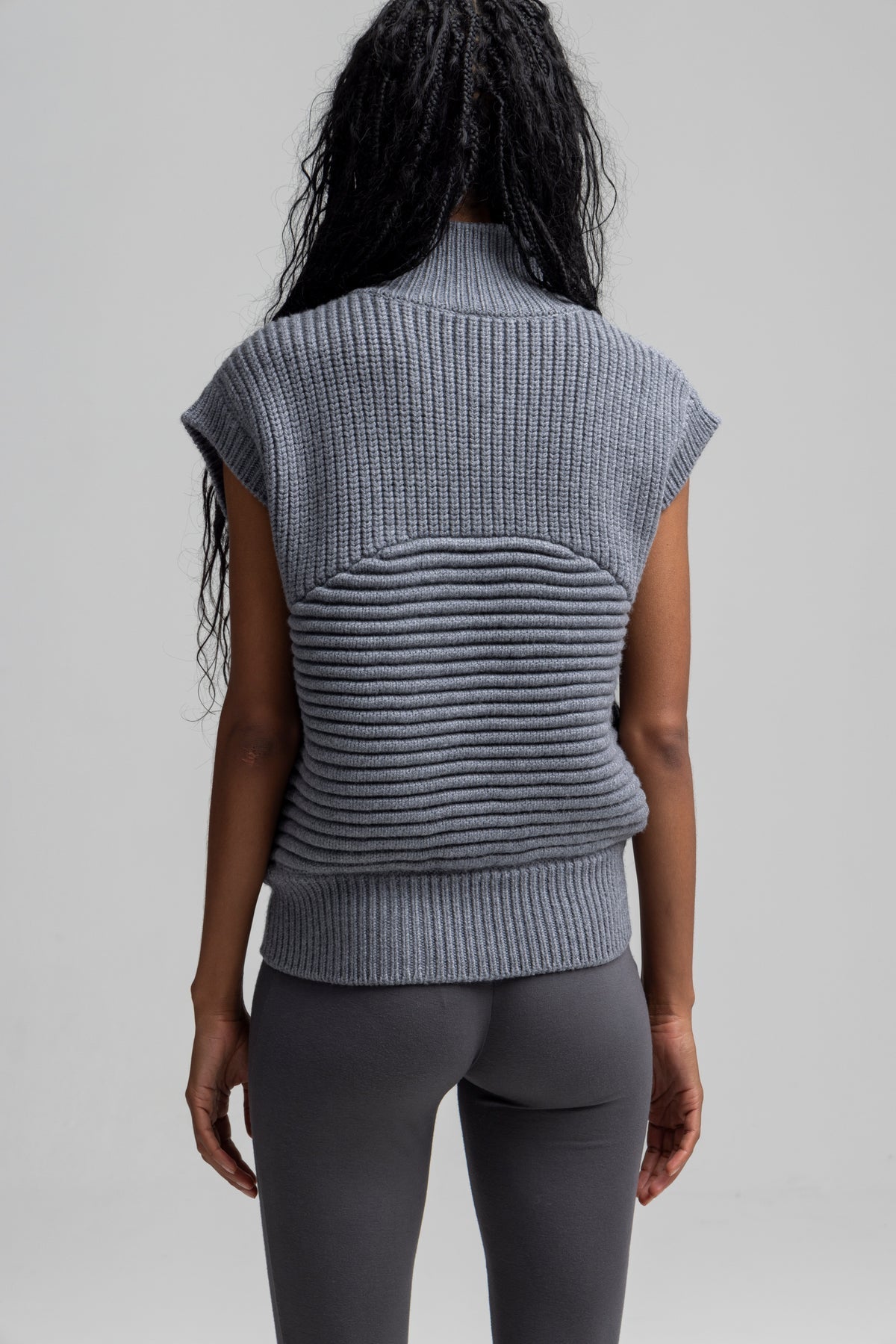 N108CS-new-form-perspective-chunky-stitch-reversible-sweater-vest-in-zinc-1