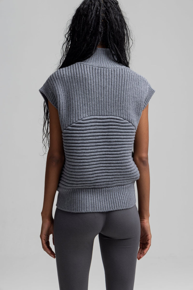 N108CS-new-form-perspective-chunky-stitch-reversible-sweater-vest-in-zinc-1