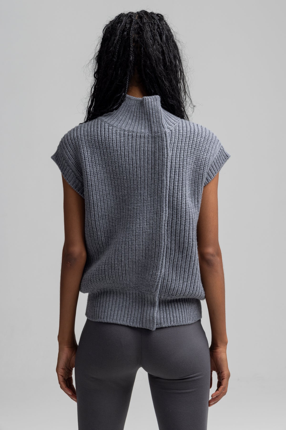 N108CS-new-form-perspective-chunky-stitch-reversible-sweater-vest-in-zinc-1