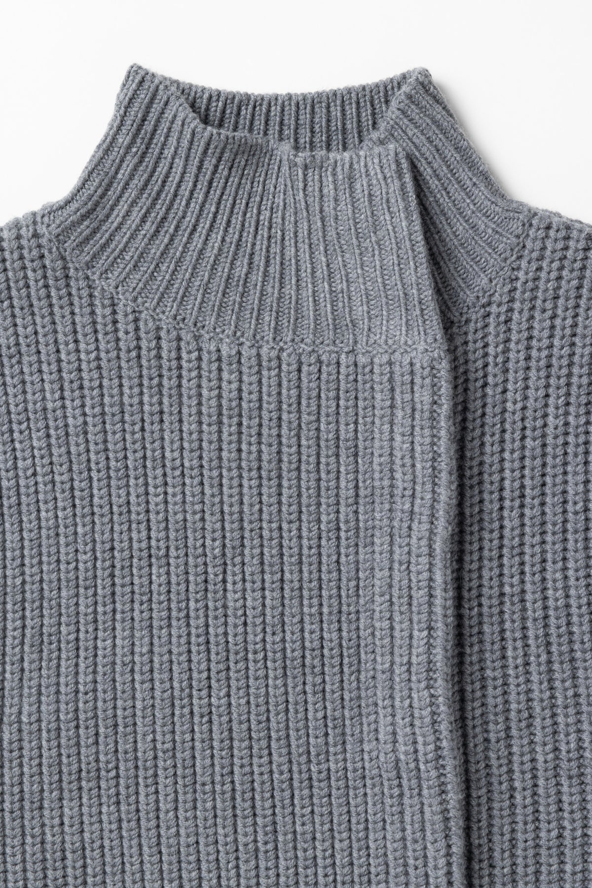 N108CS-new-form-perspective-chunky-stitch-reversible-sweater-vest-in-zinc-1