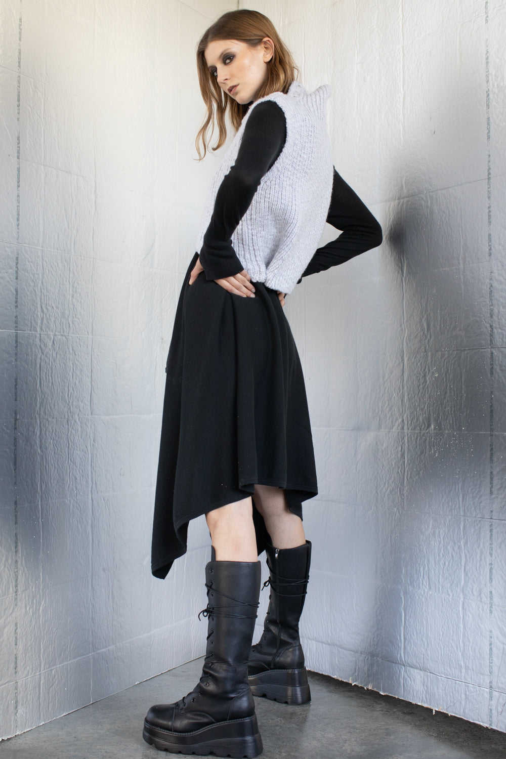 NA23-CW-new-form-perspective-chunky-snap-back-pocket-sweater-vest-in-ice-1