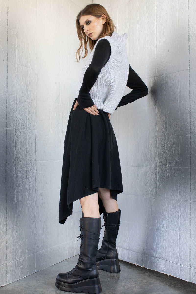 NA23-CW-new-form-perspective-chunky-snap-back-pocket-sweater-vest-in-ice-1