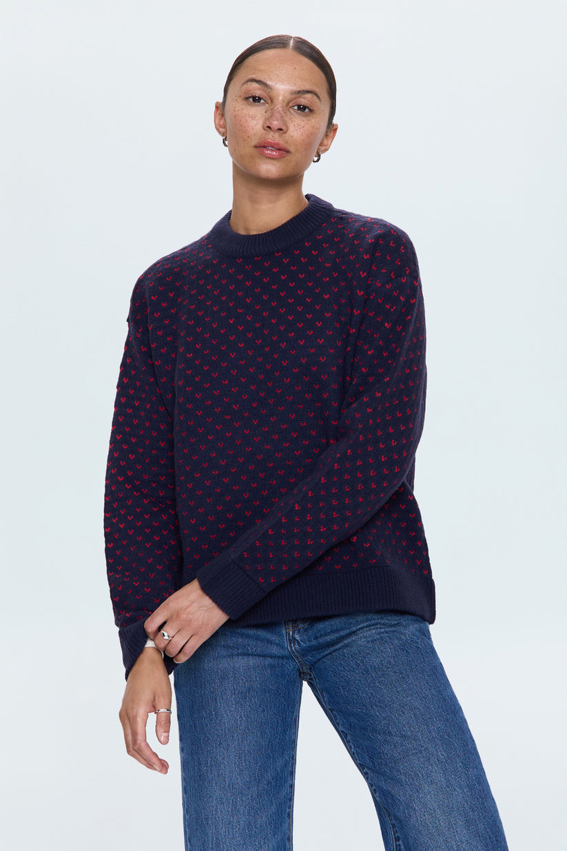 P00063090WN-pistola-hanna-oversized-sweater-in-navy-red-hearts-1
