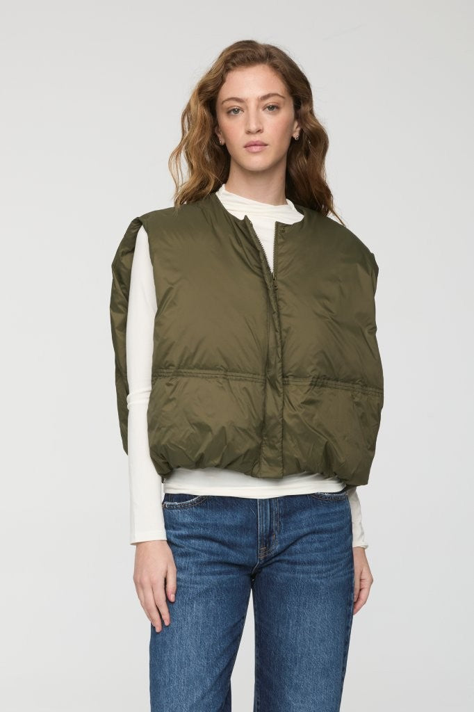 P00091000-N1-Pistola-catarina-puffer-vest-ivy-1