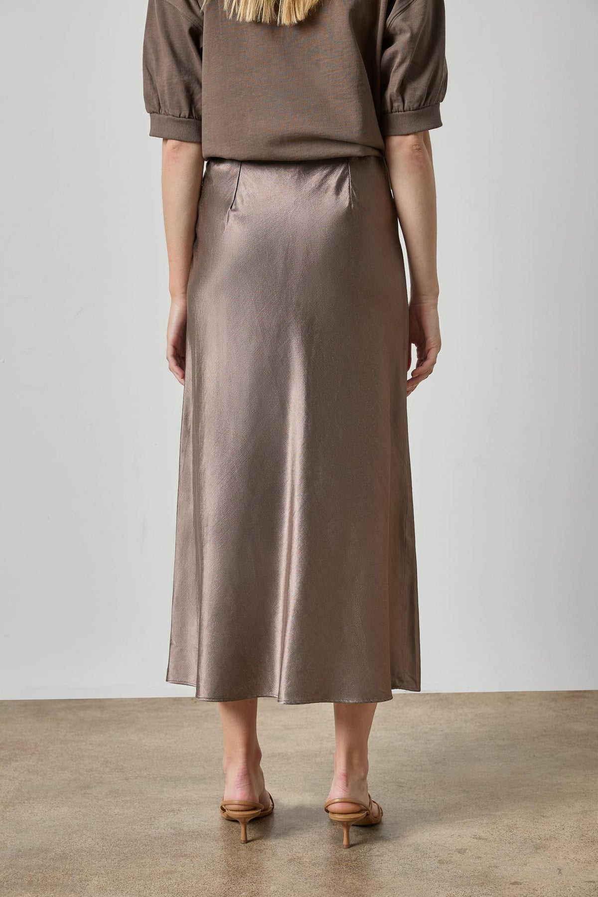 PA3572-Lilla-P-slub-woven-bias-skirt-shiitake-1