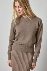PA3601-Lilla-P-relaxed-crewneck-sweater-mink-1