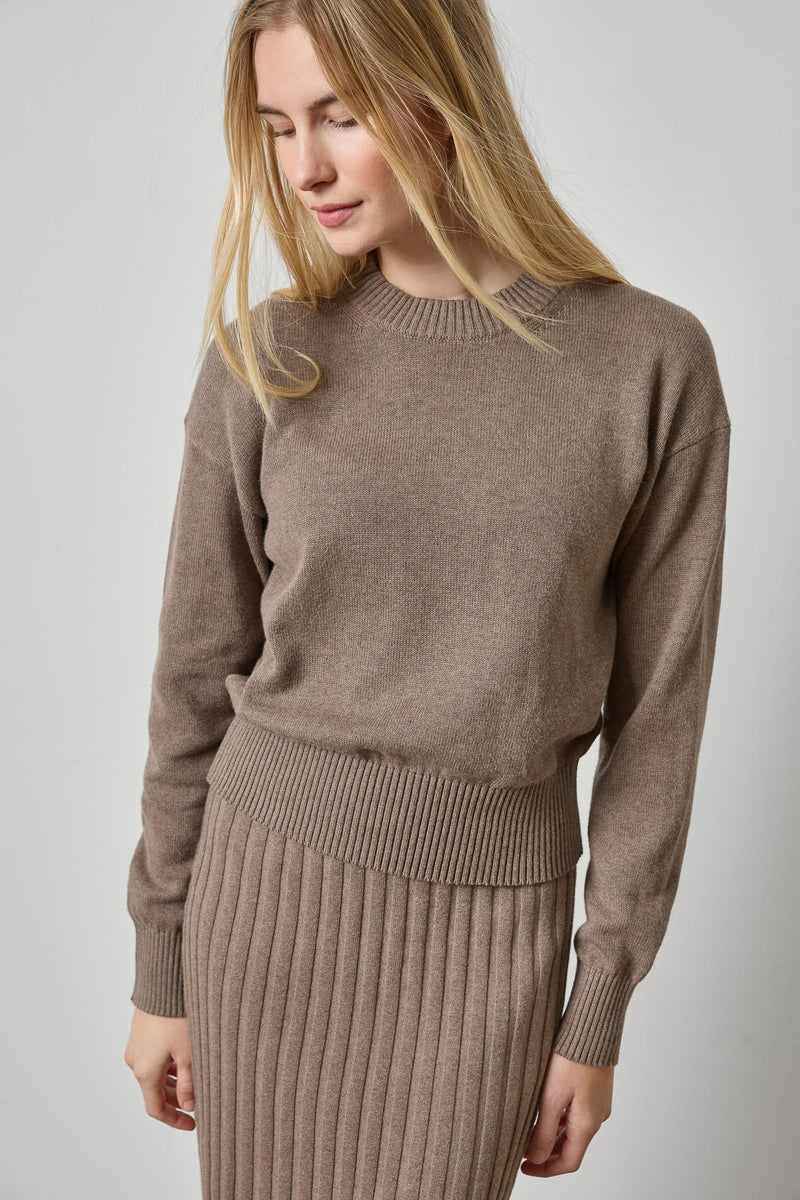 PA3601-Lilla-P-relaxed-crewneck-sweater-mink-1