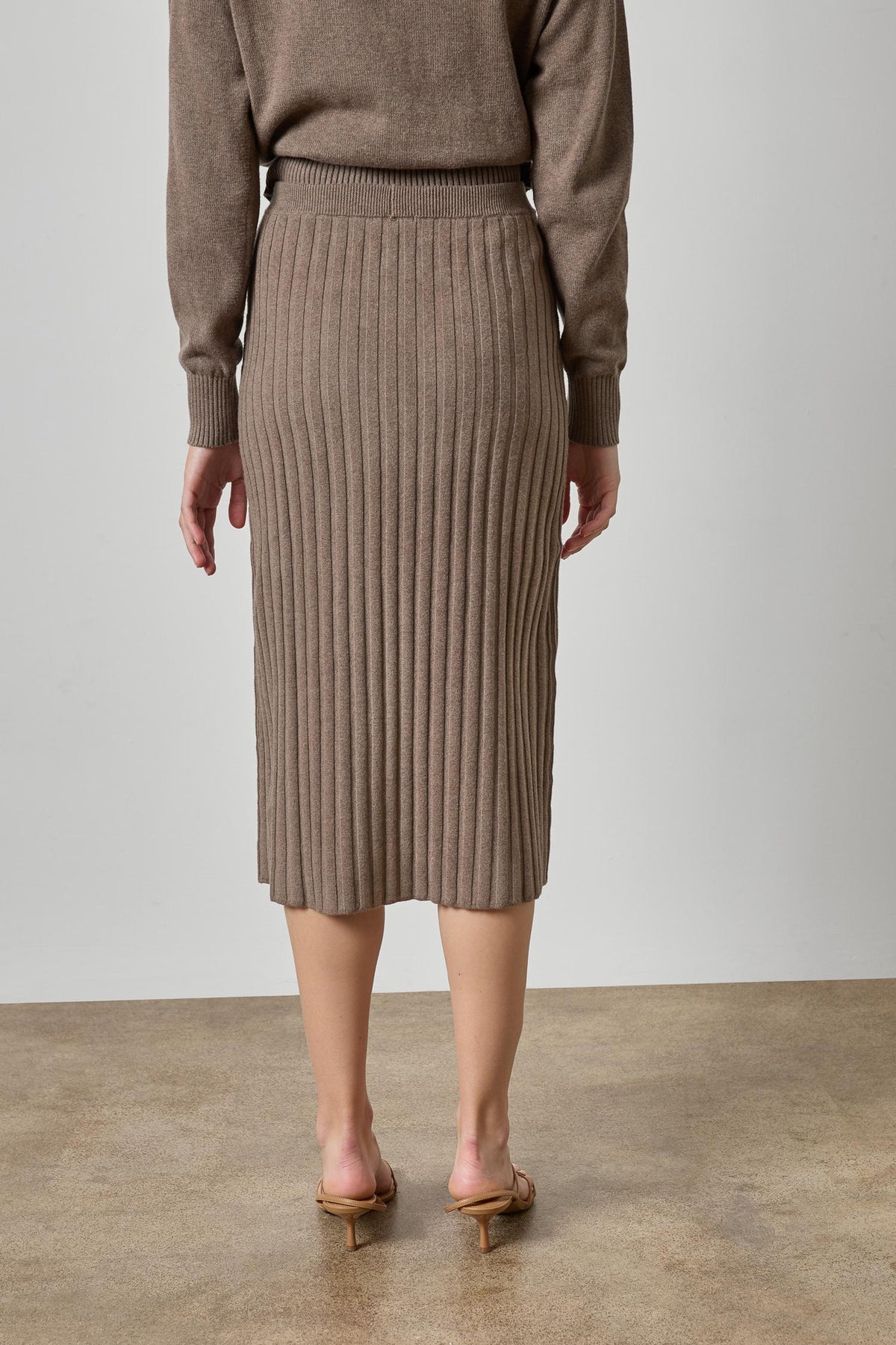 PA3603-Lilla-P-rib-sweater-skirt-mink-1