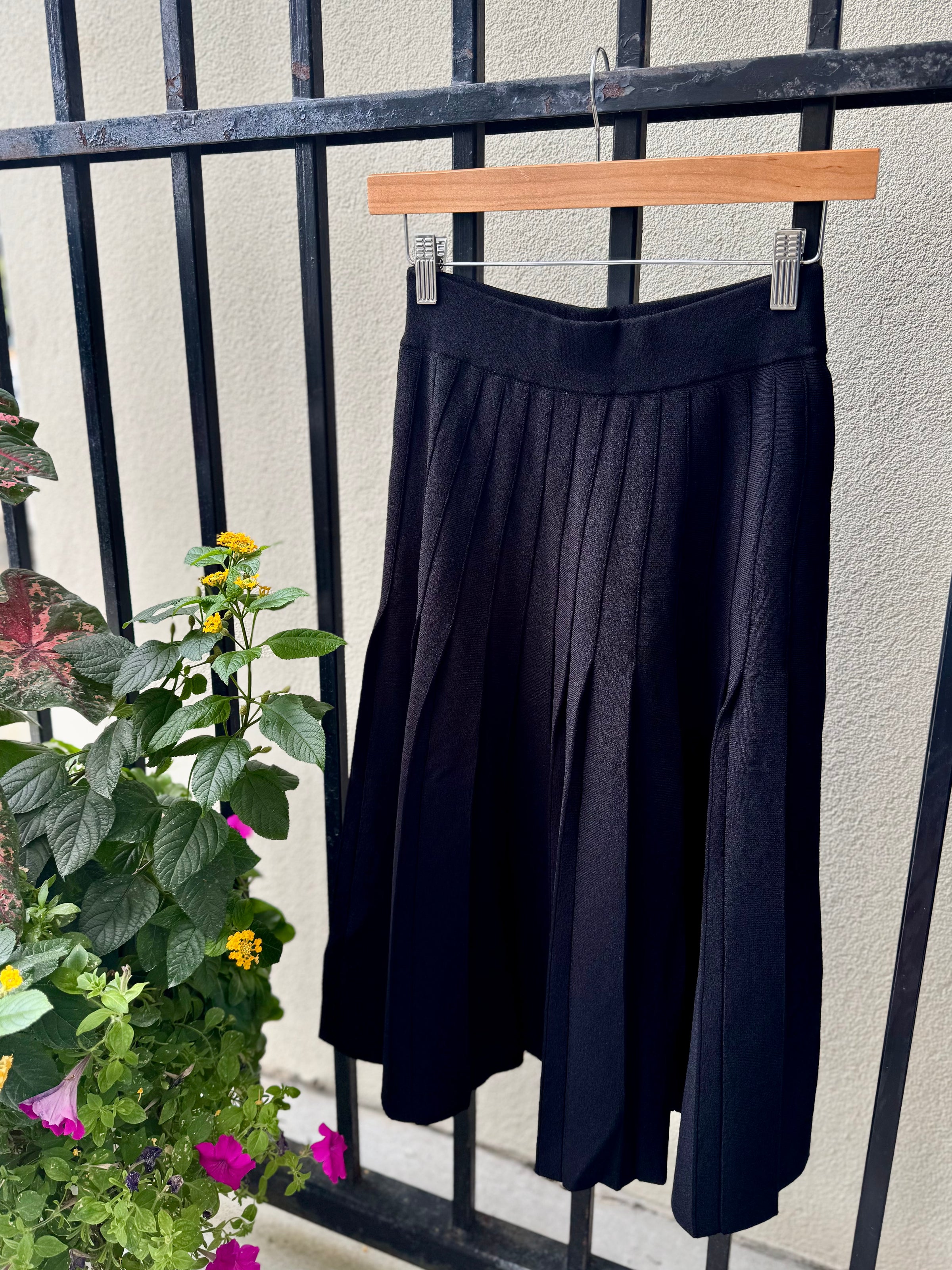 PCE14307-autumn-cashmere-pleated-knit-skirt-in-black-1