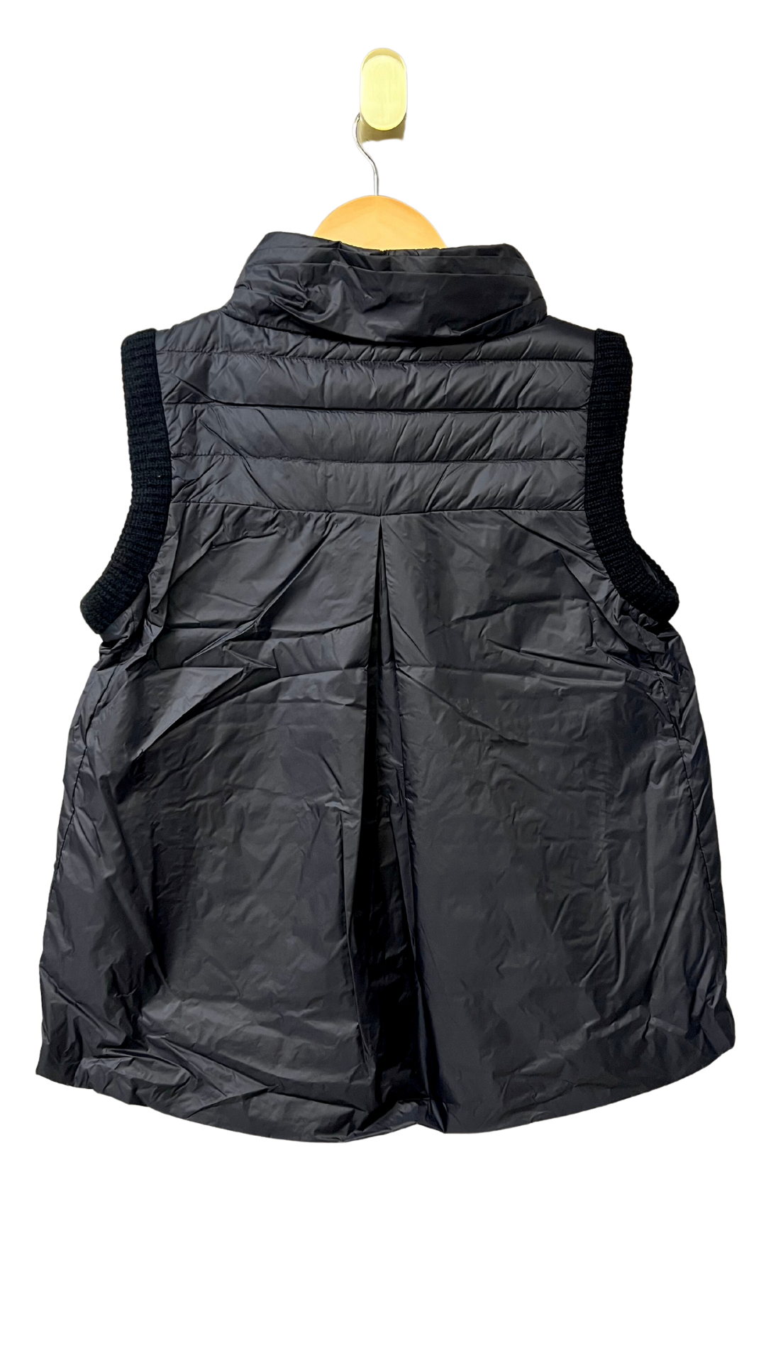 Wynn Gilt Puffer Vest in Black