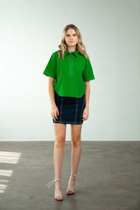 SS25-124-never-a-wallflower-split-neck-top-in-kelly-green-1