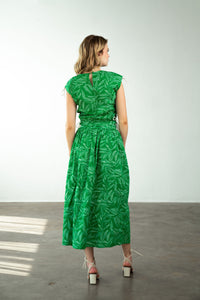 SS25-629-never-a-wallflower-cinch-waist-top-in-kelly-leaf-1