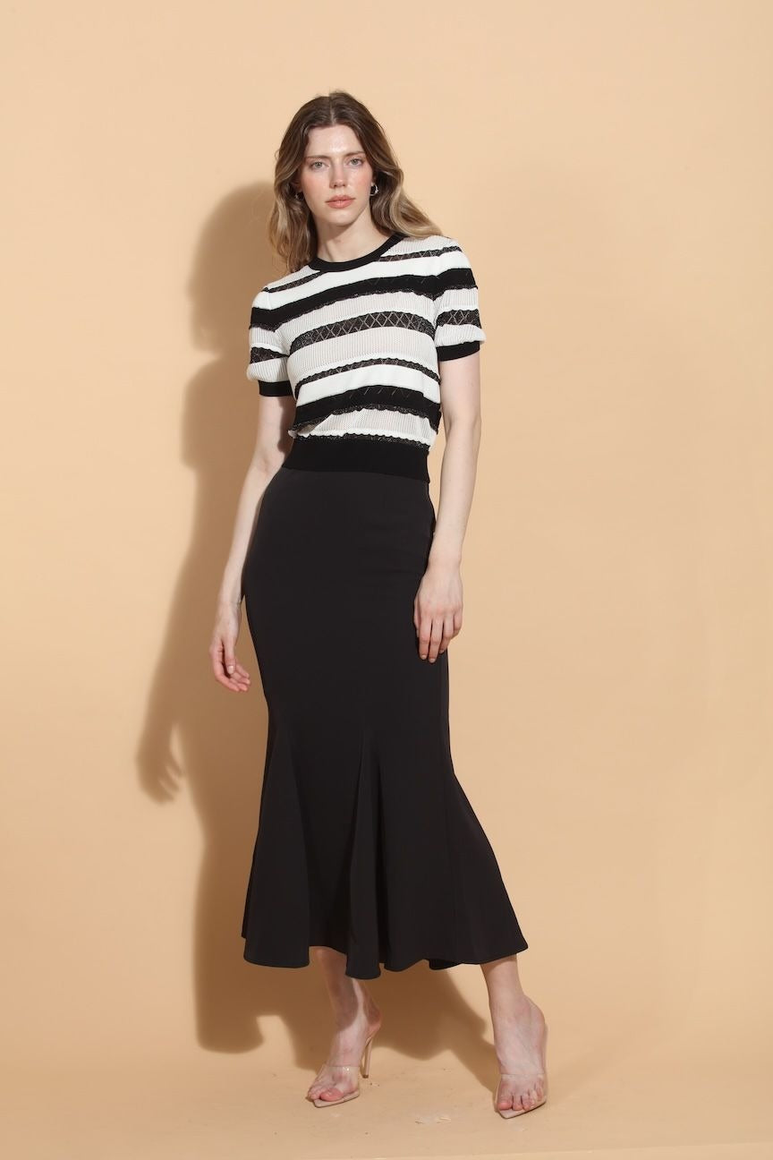 SS26SK507-jessie-liu-trumpet-skirt-in-black-1