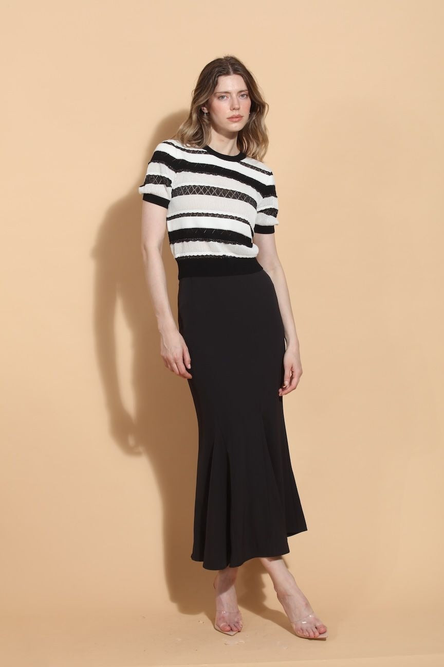 SS26SK507-jessie-liu-trumpet-skirt-in-black-1