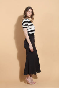 SS26SK507-jessie-liu-trumpet-skirt-in-black-1