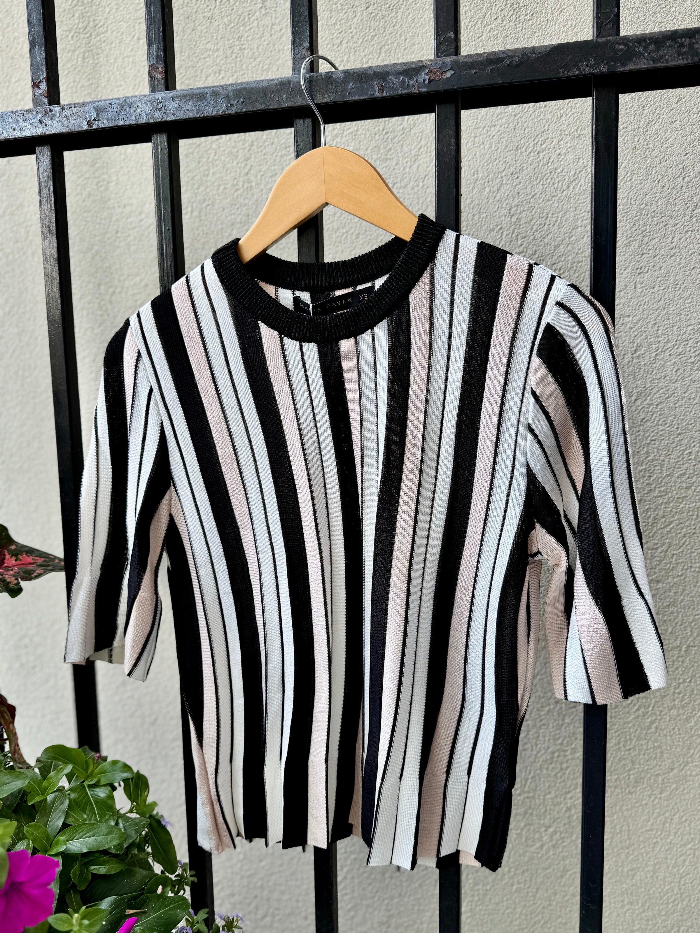 SSG4874-maria-pavan-striped-knit-top-black-ivory-pale-pink-1