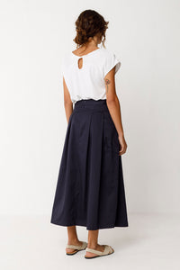 SSK00676-0B9-skfk-irama-skirt-in-navy-1