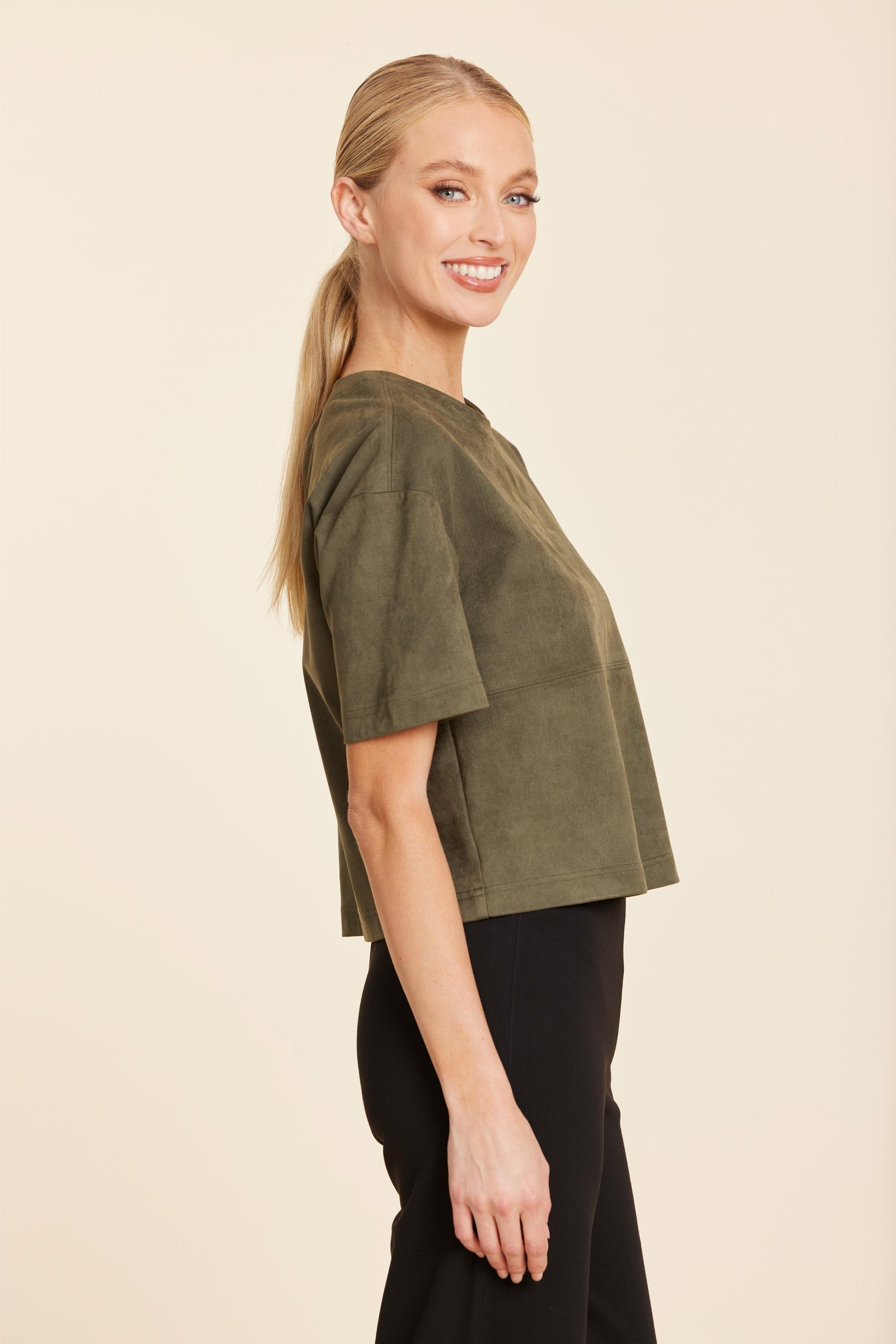 STYLE426OLIVE-dolce-cabo-faux-suede-cropped-tee-in-olive-1