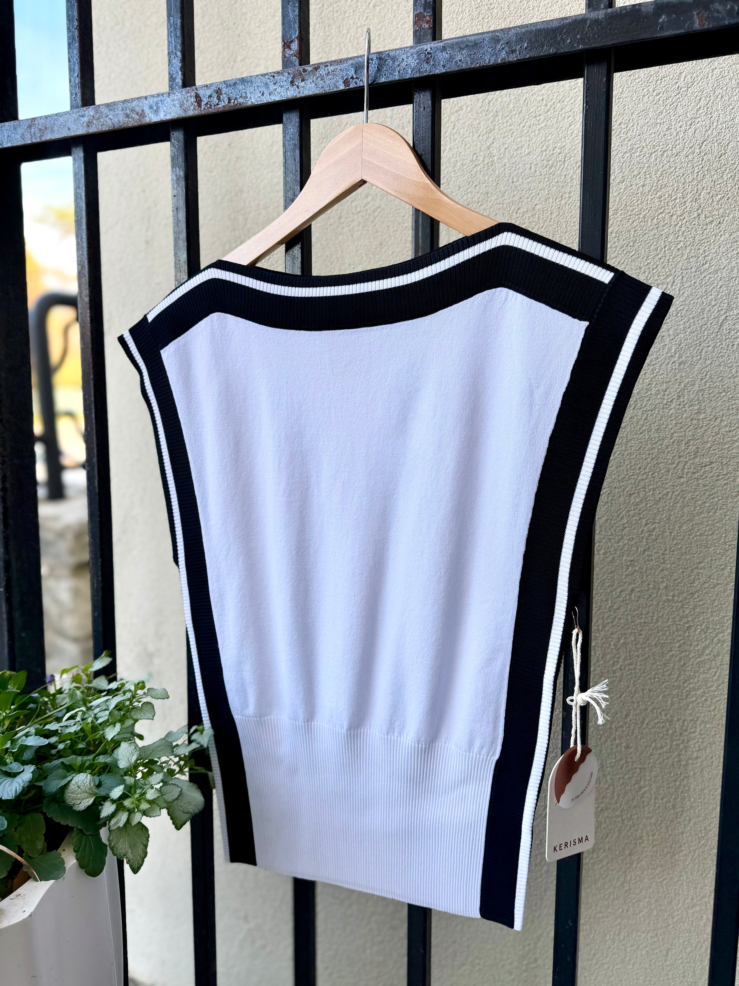 TF116-kerisma-maverick-sweater-in-black-white-1