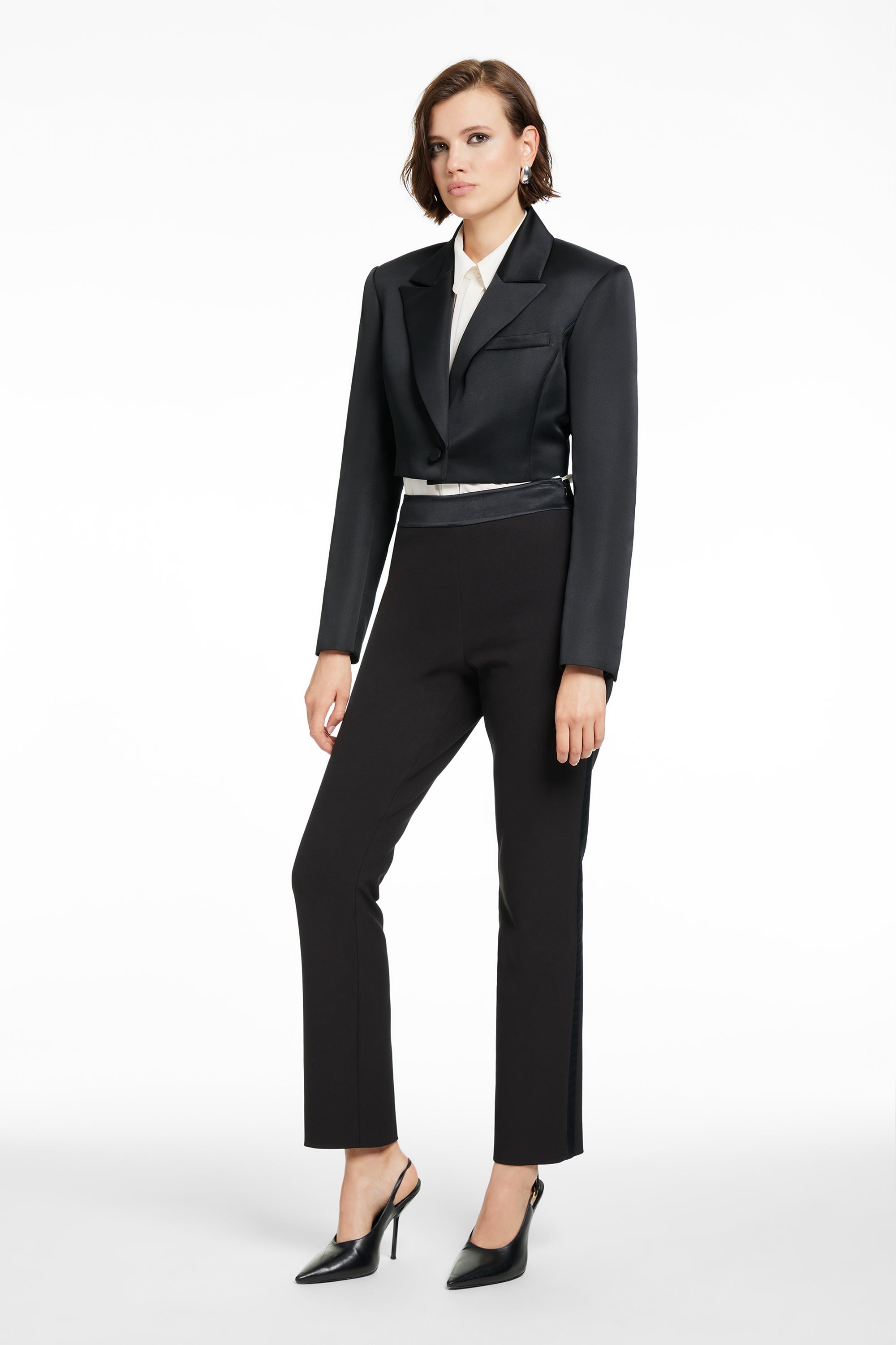 TR6516J035-toccin-freya-crop-tuxedo-blazer-in-jet-1