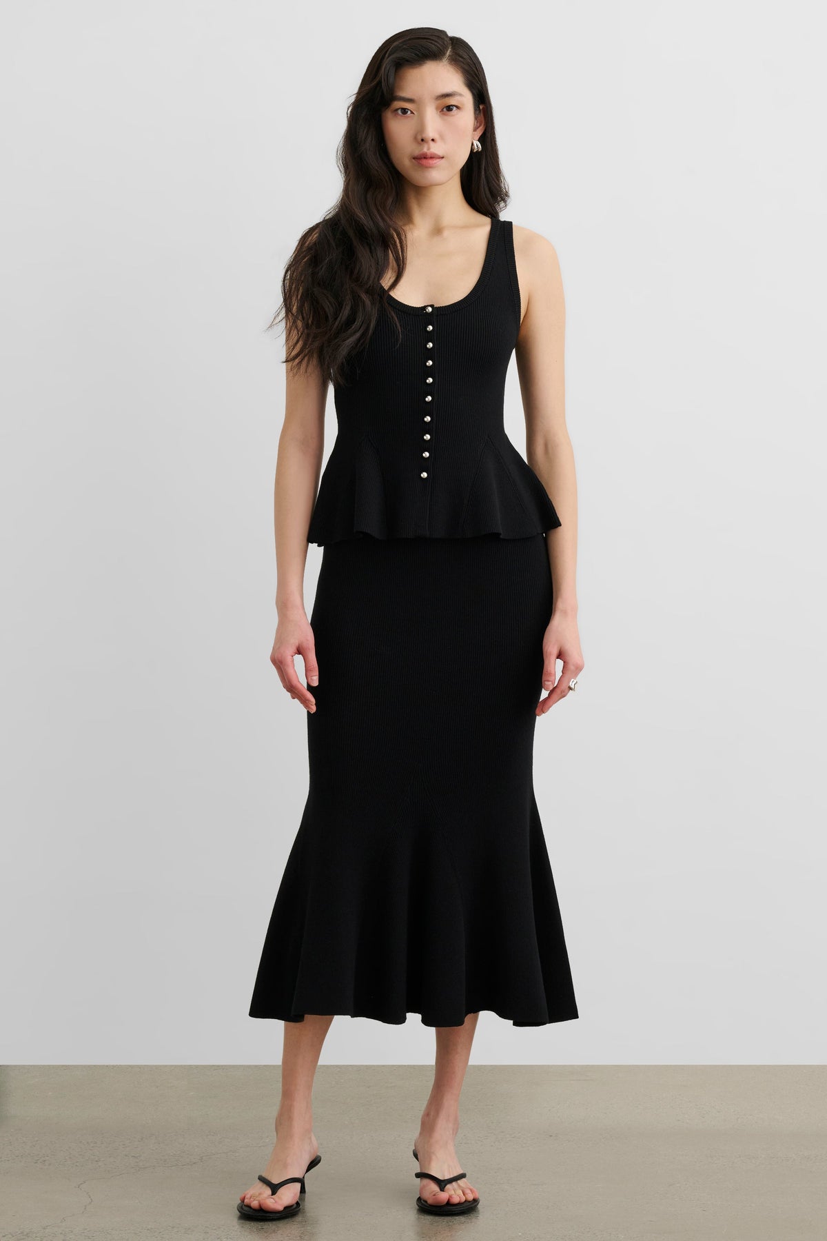 TS6907N364-toccin-lynn-knit-midi-skirt-in-jet-1