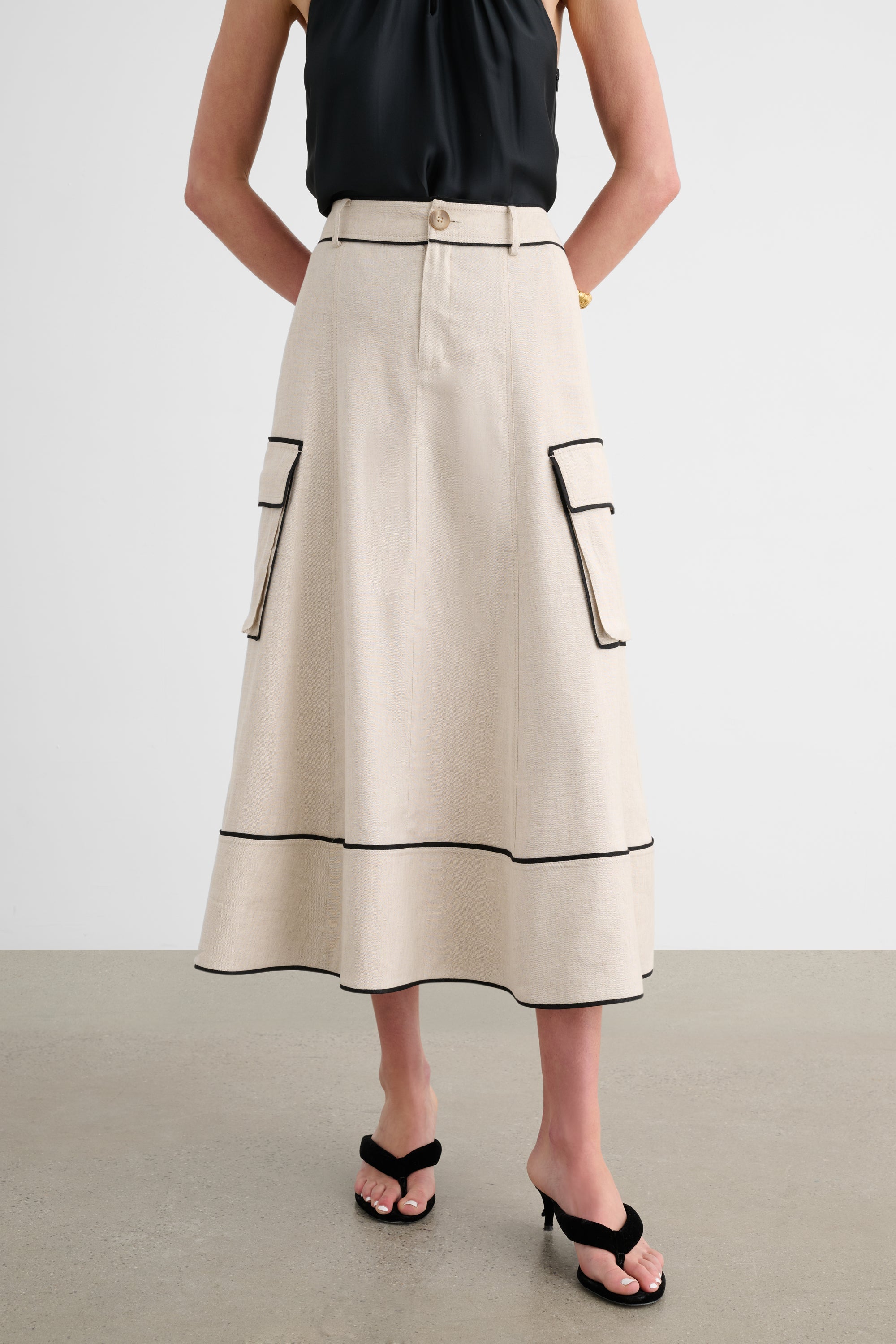 TU6431S033-toccin-shiloh-cargo-skirt-in-desert-jet-1
