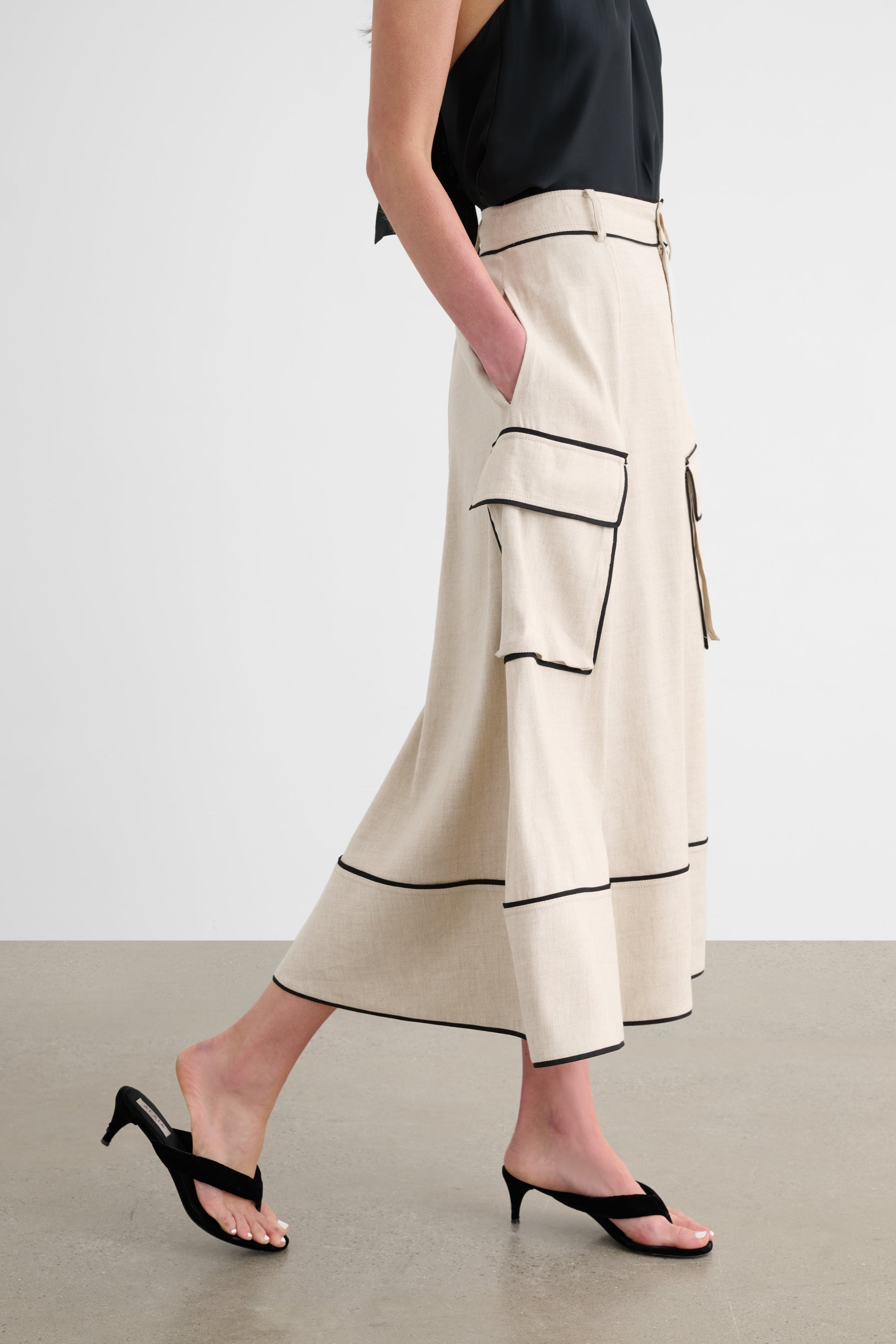 TU6431S033-toccin-shiloh-cargo-skirt-in-desert-jet-1