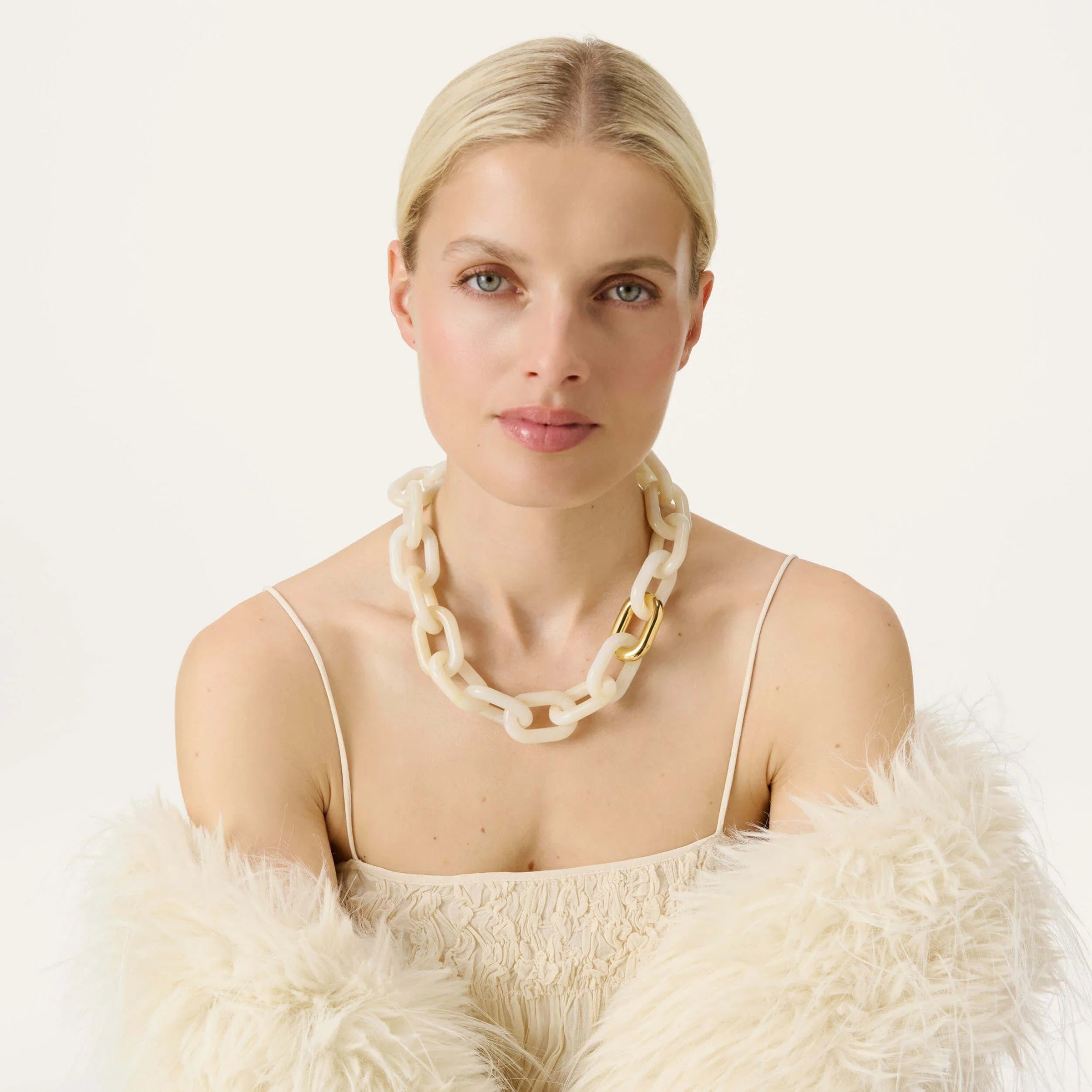VB2617PEM-vanessa-baroni-oval-chain-necklace-in-pearl-marble-1
