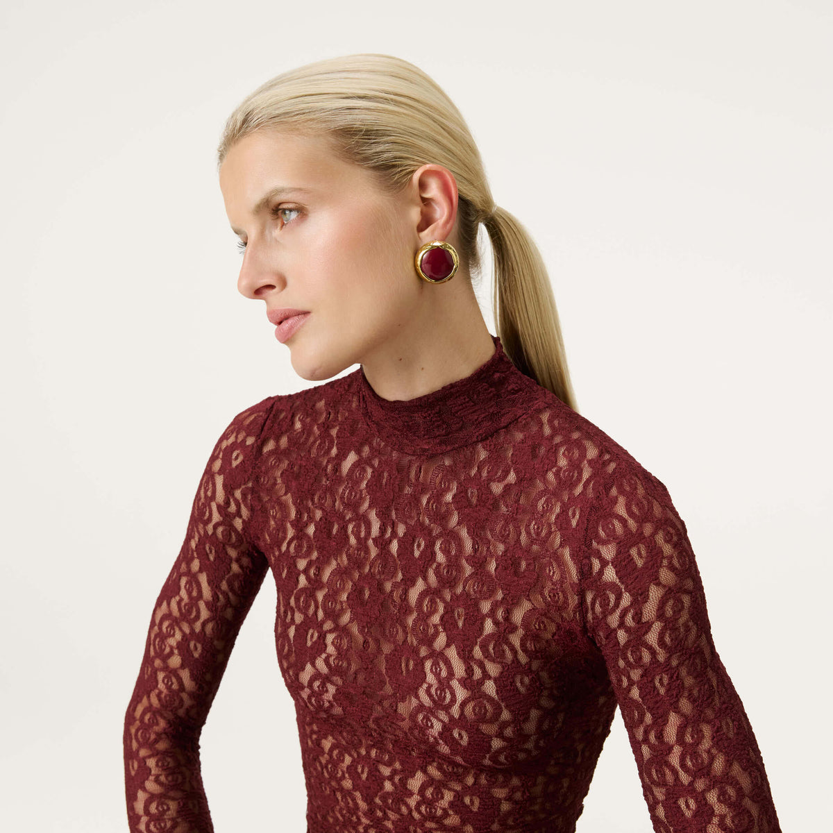 VB2624BOR-vanessa-baroni-vintage-round-earring-in-bordeaux-1