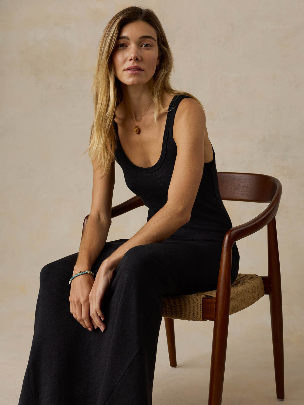 WDF2610-faherty-sunwashed-slub-tank-dress-in-black-1