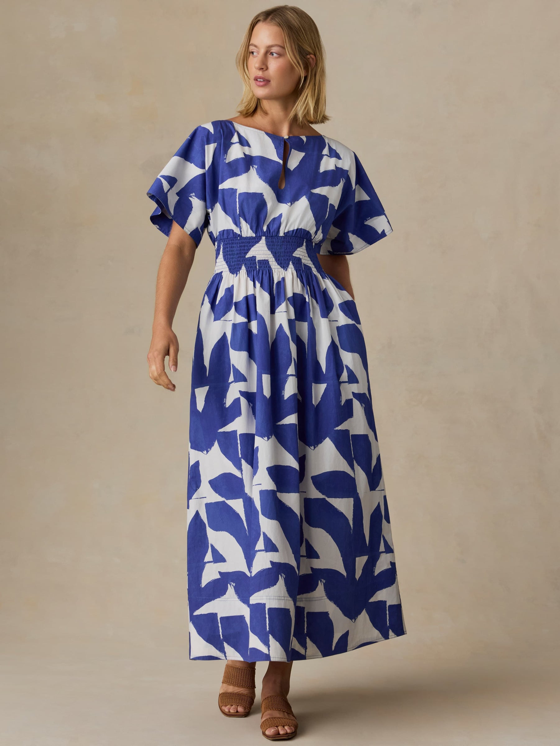 WDU2616-faherty-coastal-poplin-elia-smocked-dress-in-summer-leaf-1