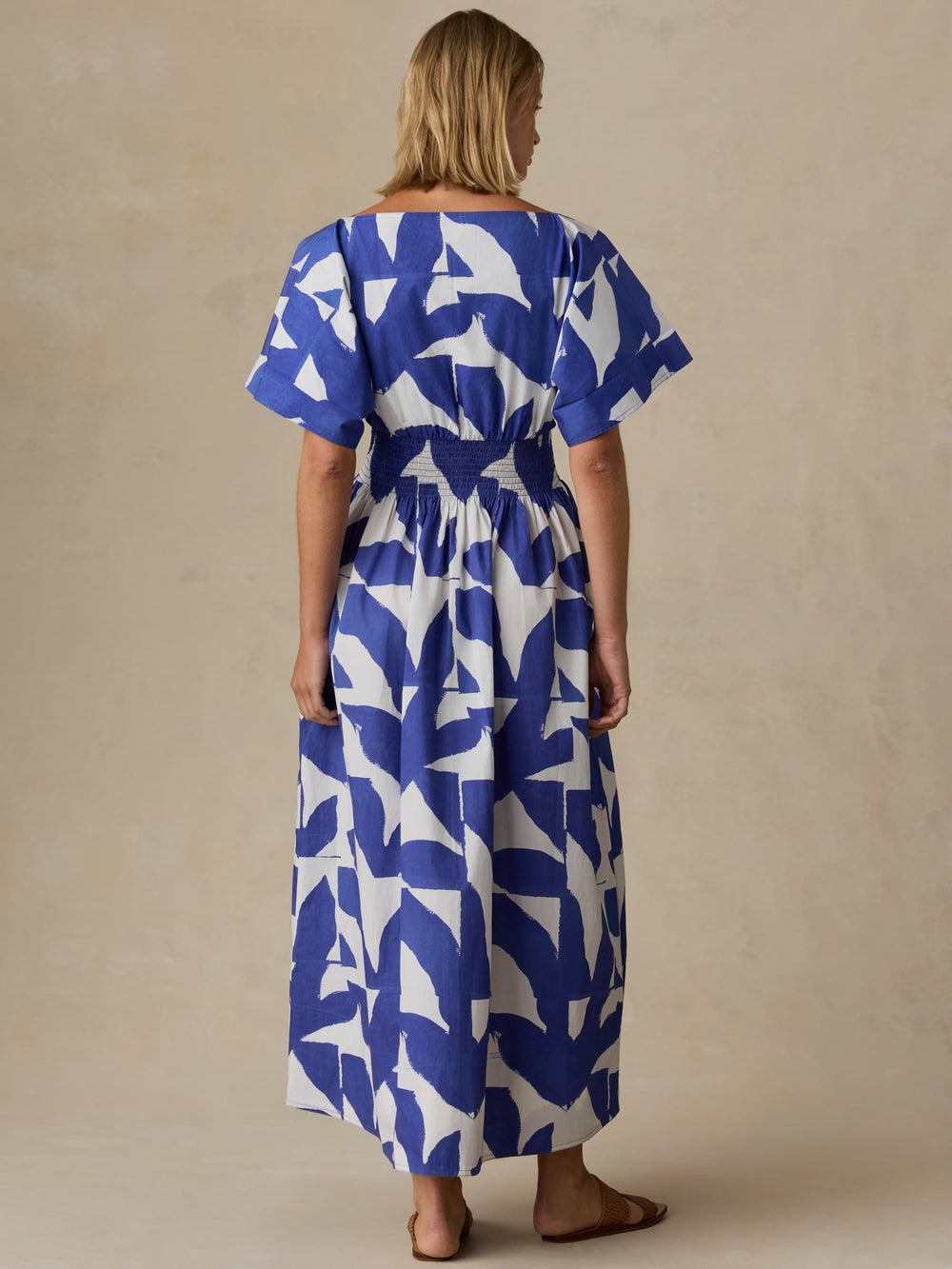 WDU2616-faherty-coastal-poplin-elia-smocked-dress-in-summer-leaf-1