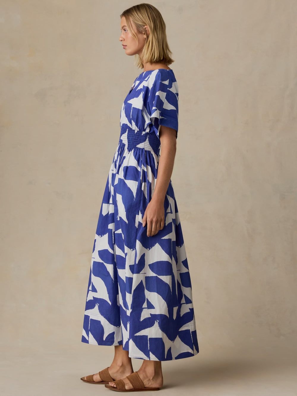 WDU2616-faherty-coastal-poplin-elia-smocked-dress-in-summer-leaf-1