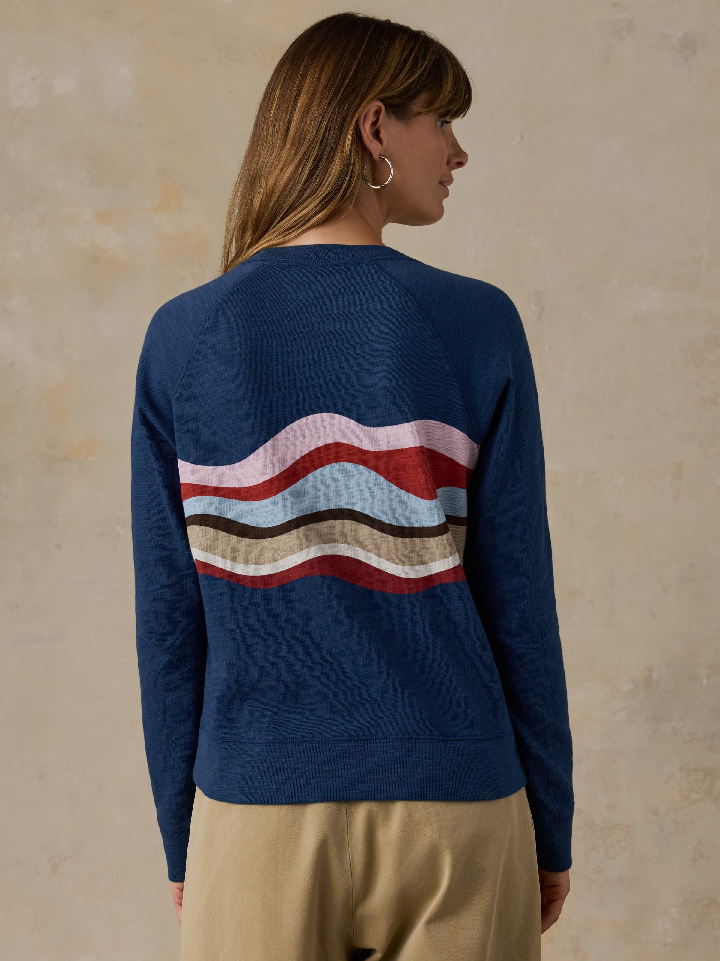 WKS2419-faherty-sunwashed-slub-crew-tee-in-midnight-waves-1