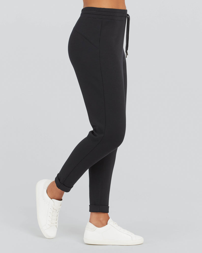 Spanx AirEssentials Tapered Pant in Very Black – Poppy's of Atlanta