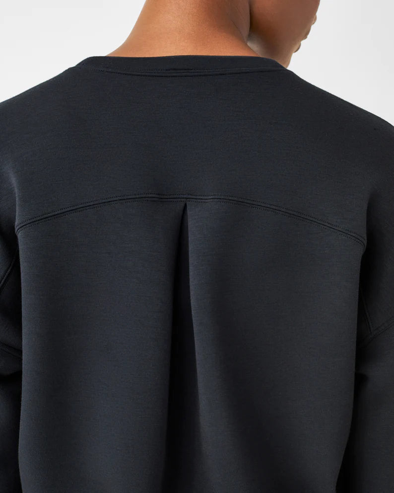 AirEssentials Crew Pullover in Very Black