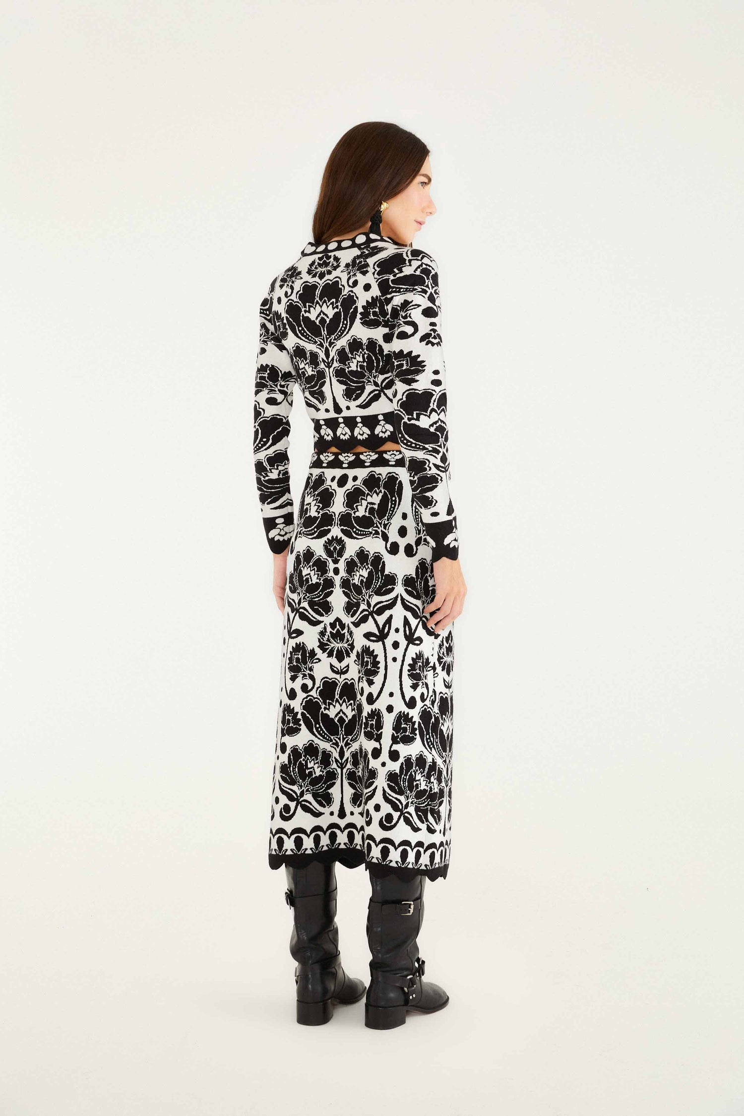 farm-rio-black-white-floral-arabesque-knit-skirt-top-339912-340042-2
