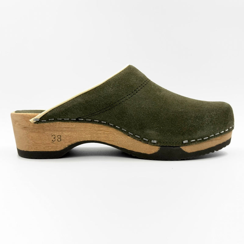 kunsten-embla-clog-in-hunter-green-suede-1