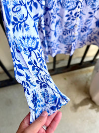 la-plage-goodwin-top-in-floral-vine-white-blue-1