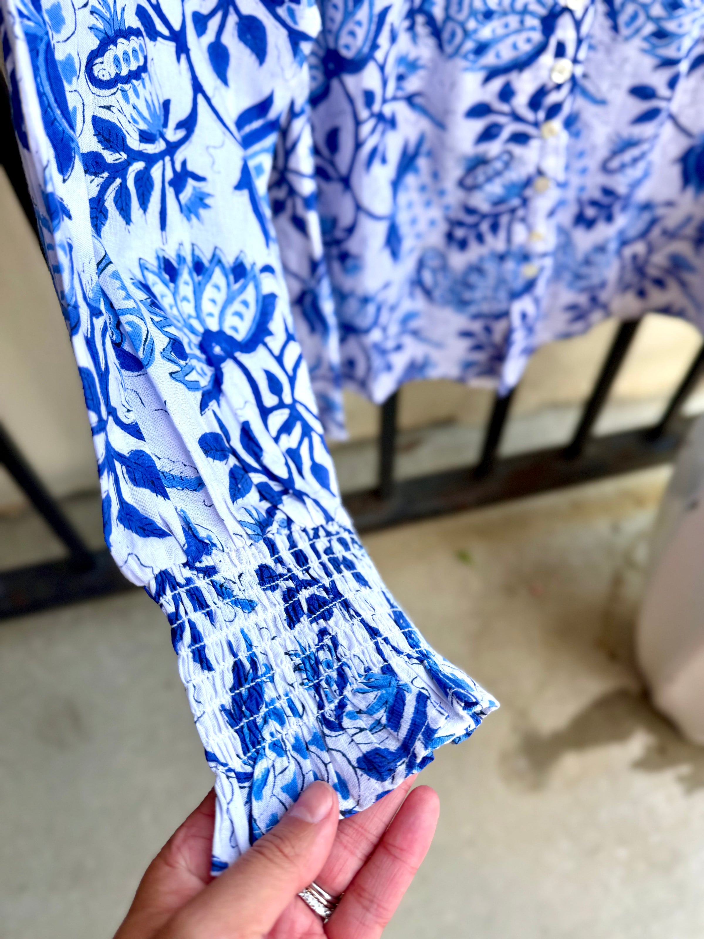 la-plage-goodwin-top-in-floral-vine-white-blue-1