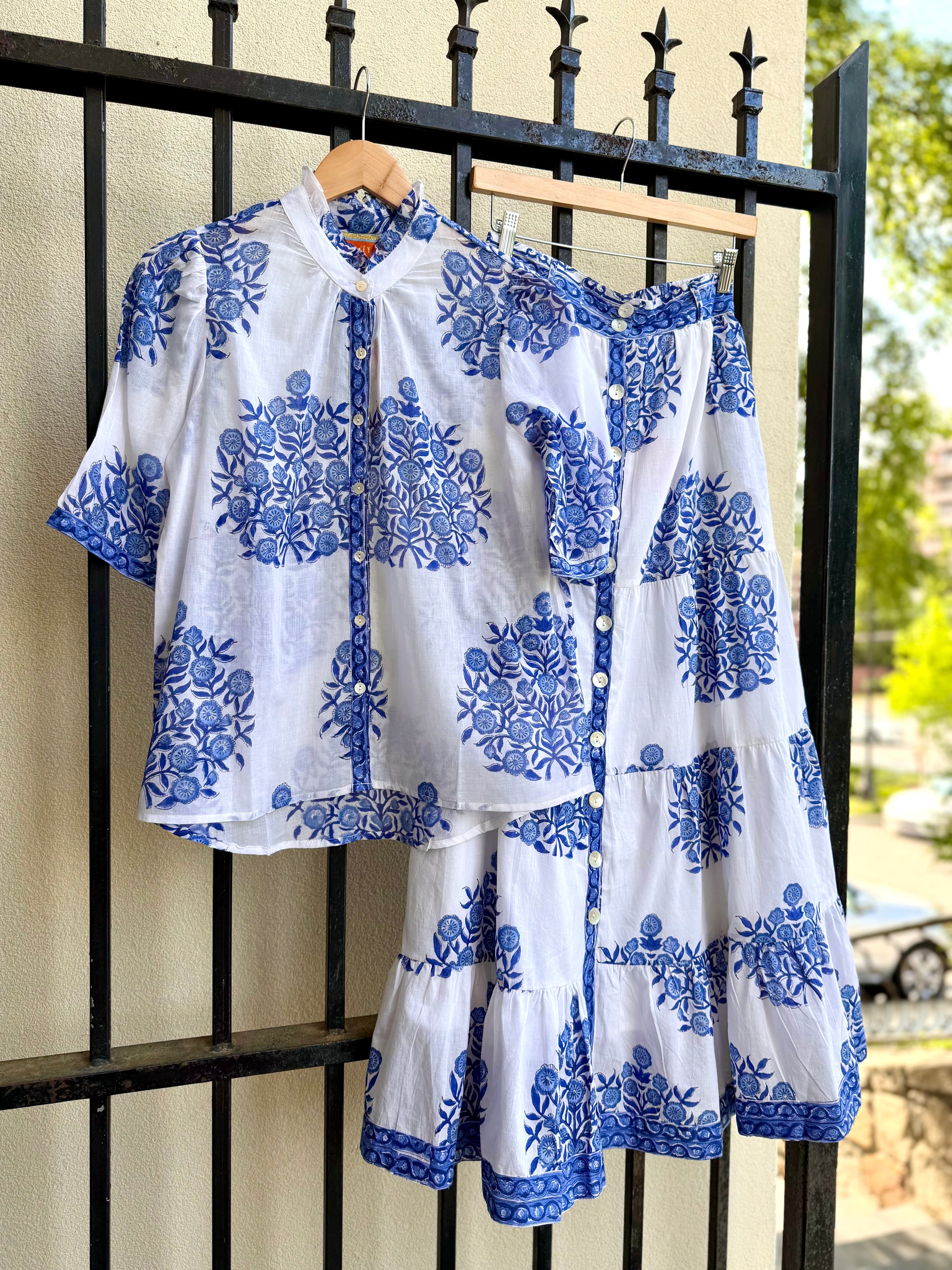la-plage-promenade-maxi-skirt-in-mughal-white-blue-foral-1