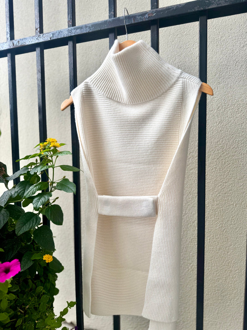 n94-cw-new-form-perspective-side-strap-reversible-sweater-vest-in-winter-white-1