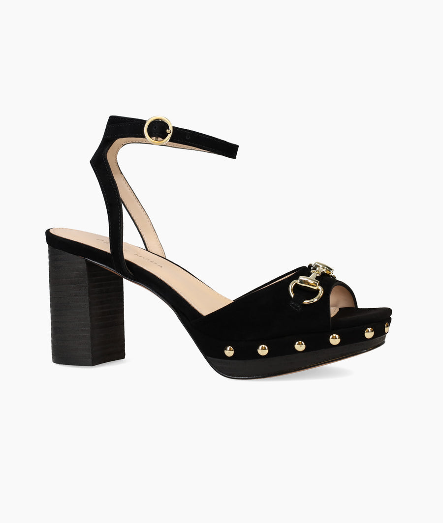 Anara Heel in Black