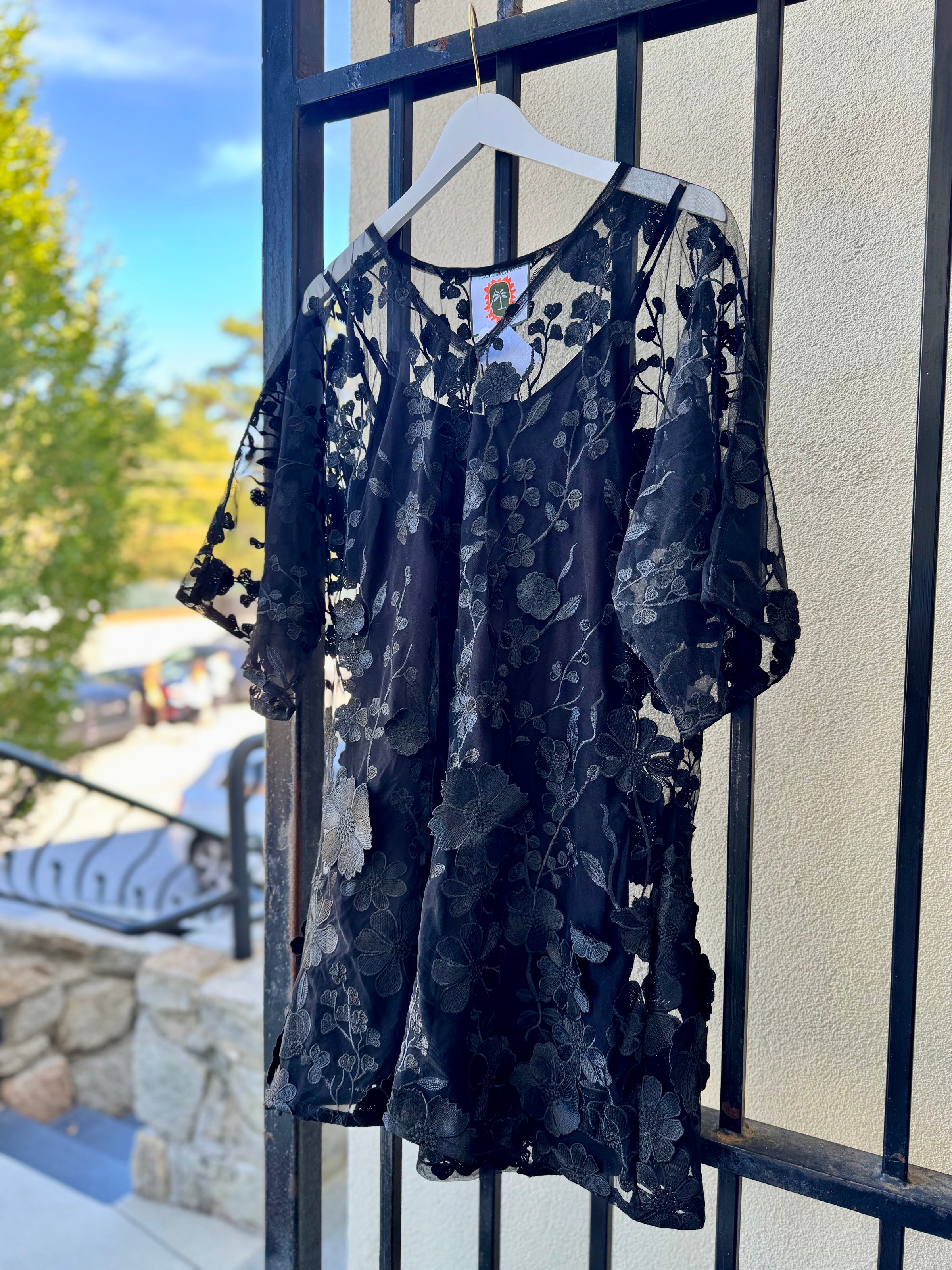 tela-mercantile-bellissimo-blooms-mini-caftan-in-black-1
