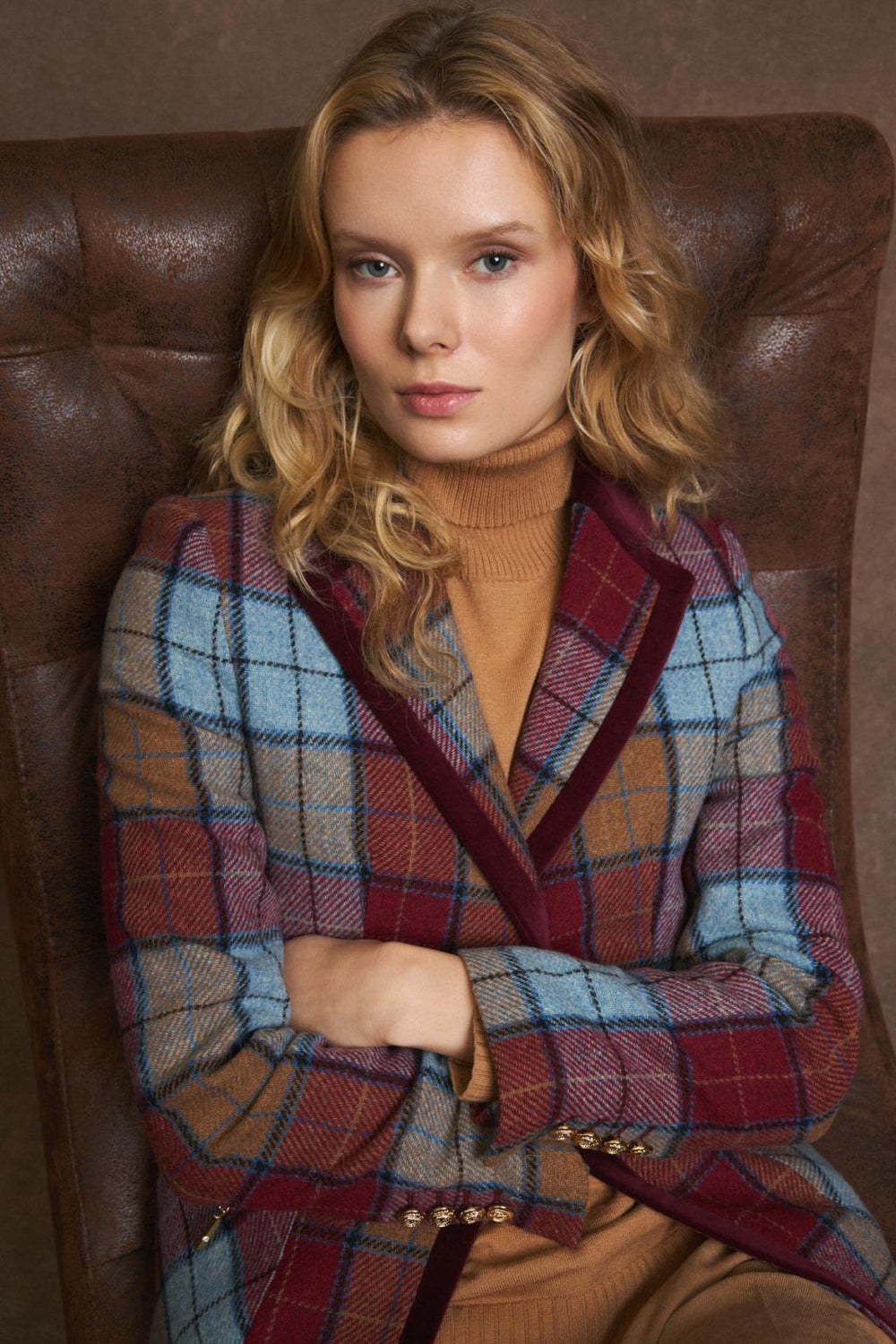 tinta-and-bariloche-lascuta-blazer-in-pruna-1