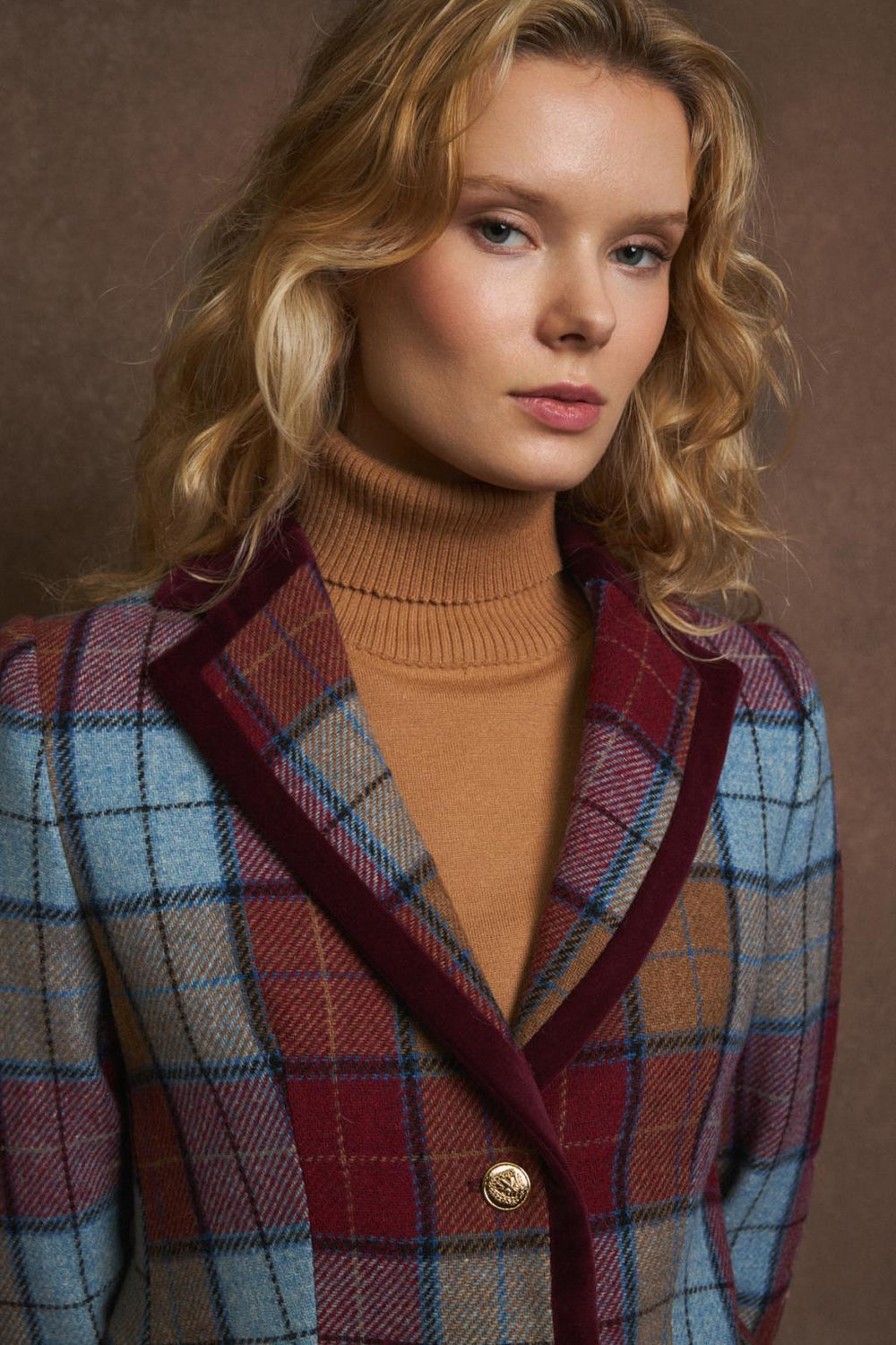 tinta-and-bariloche-lascuta-blazer-in-pruna-1